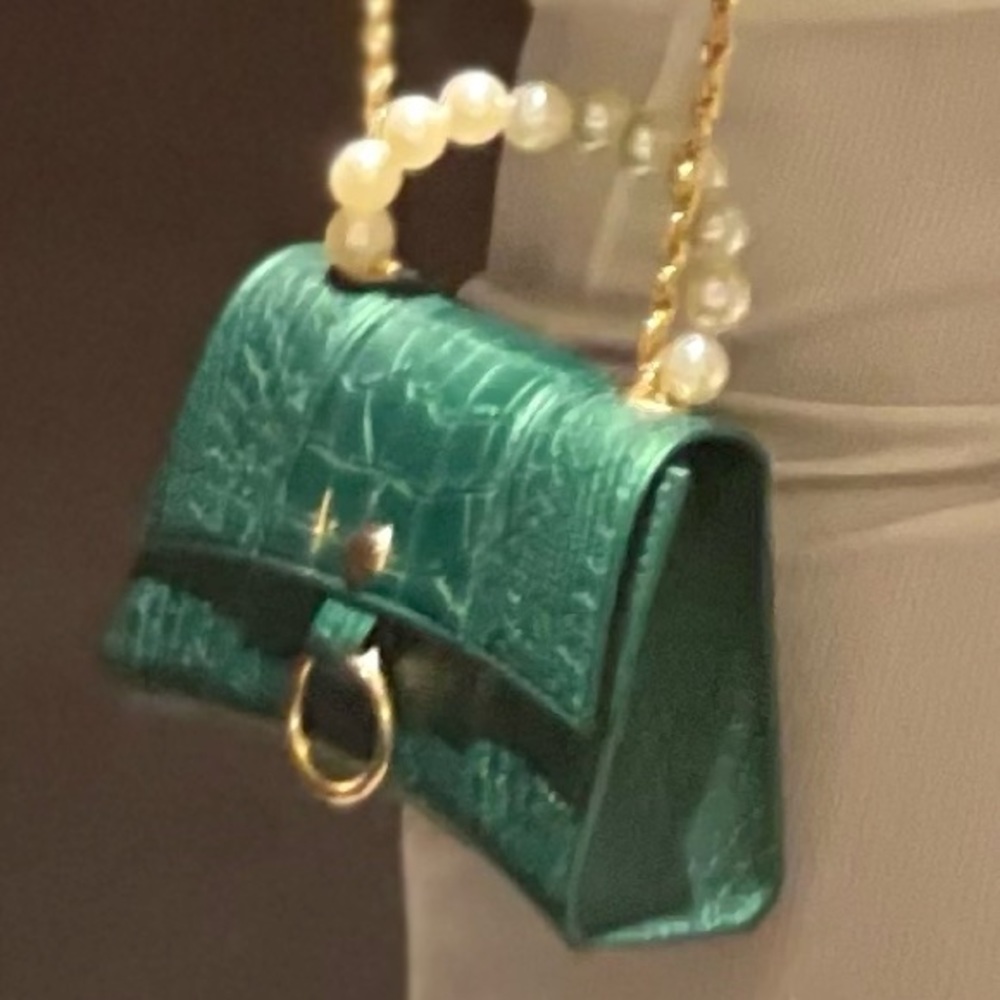Animal skinned green Pearl purse